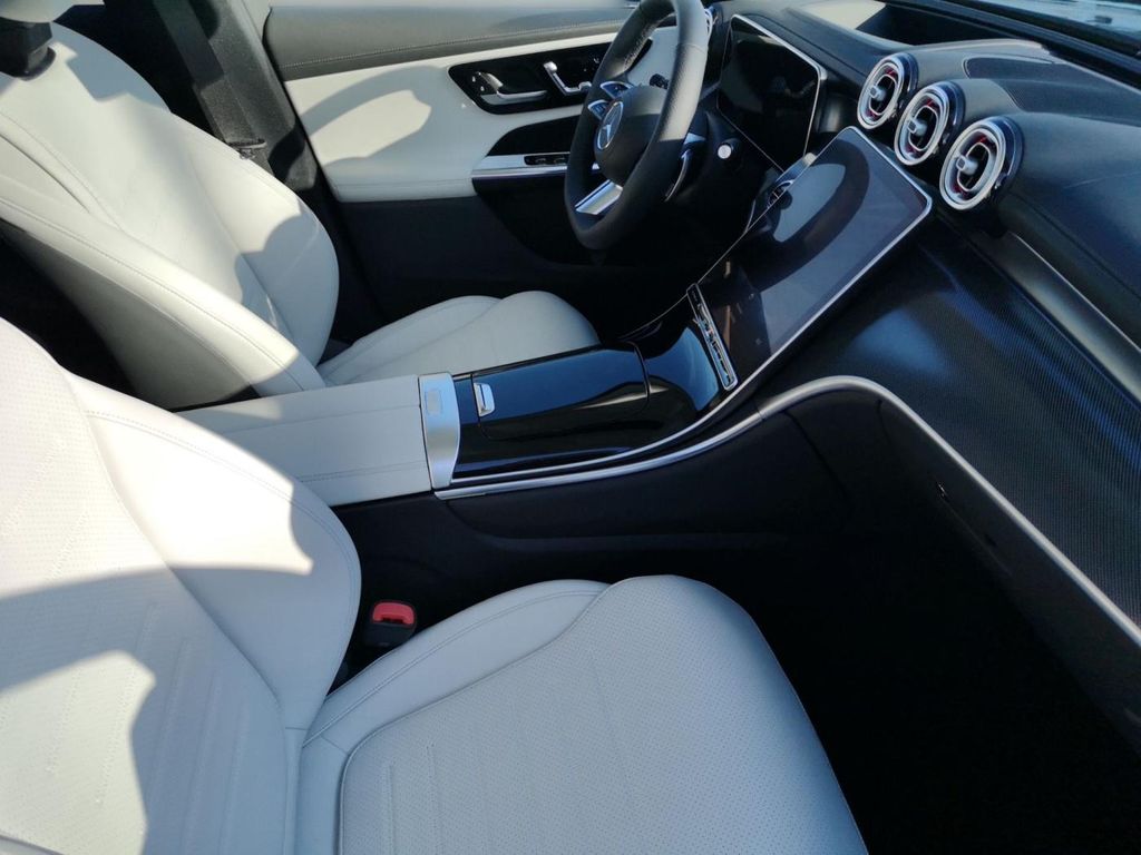 Mercedes GLC 300 4matic 9G-tronic AMG | předváděcí skladem | nové SUV | stylové moderní sportovní | první objednávky online | online autosalon | AUTOiBUY.com